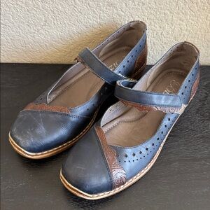 Biza Mary Jane Flats Brown and Navy Leather Size 38/US Size 8‎